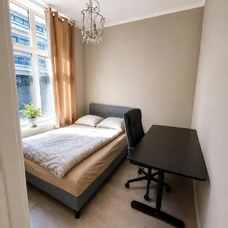 A40 - 2br Center - Cozy *